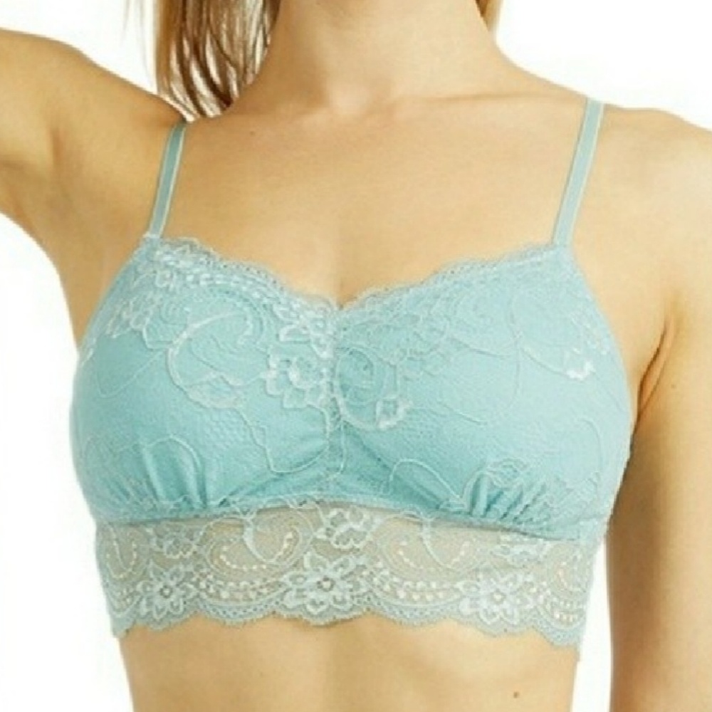 🎉HP🎉 Lace Bralette w/removable pads